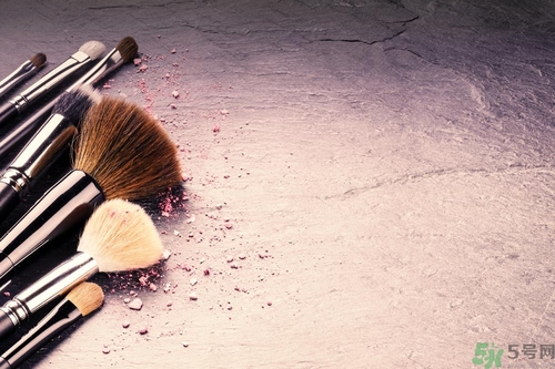 眼线笔和眼线液哪个好用?眼线笔和眼线胶笔有什么区别?